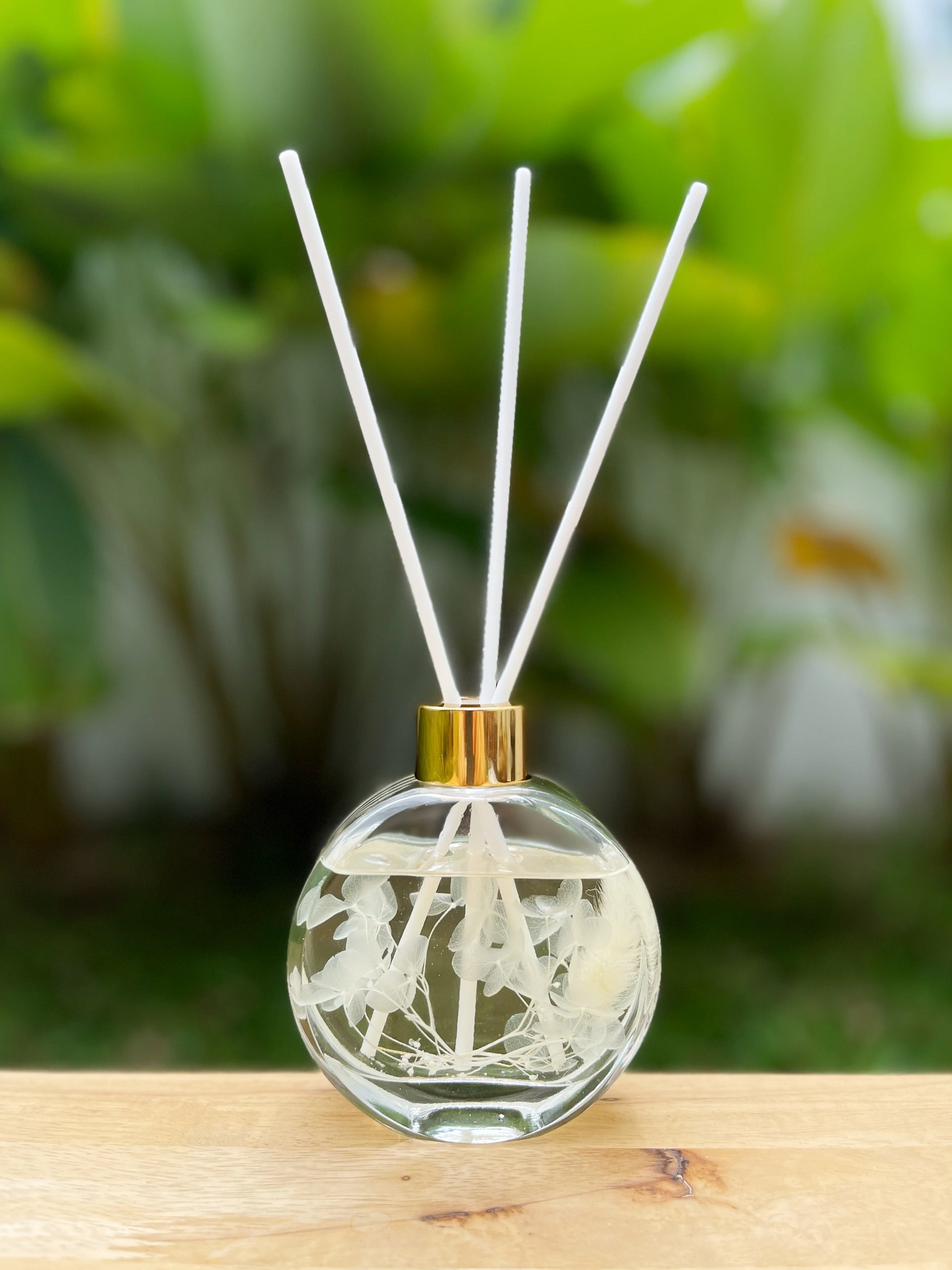White Tea Botanical Reed Diffuser – Simply Scents